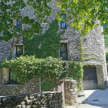 Les Sources / Chez Léa *