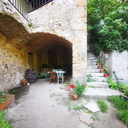 Les Sources / Chez Léa